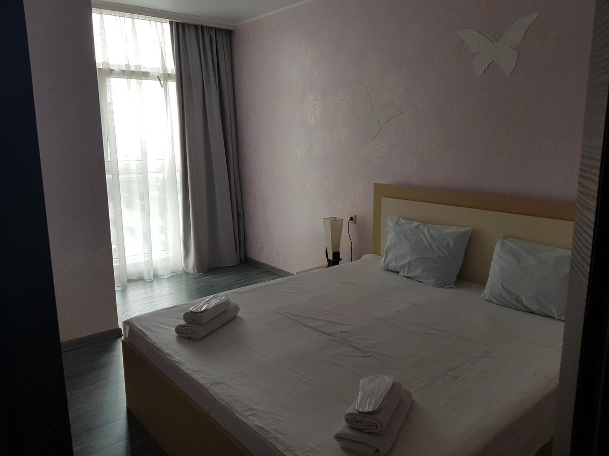 Aparthotel Viva Blue Batoumi Extérieur photo