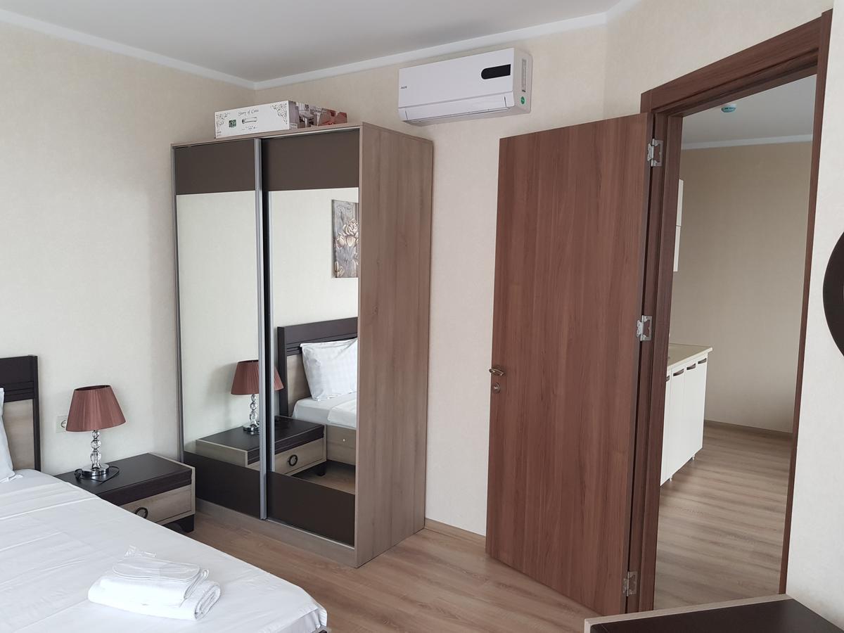 Aparthotel Viva Blue Batoumi Extérieur photo
